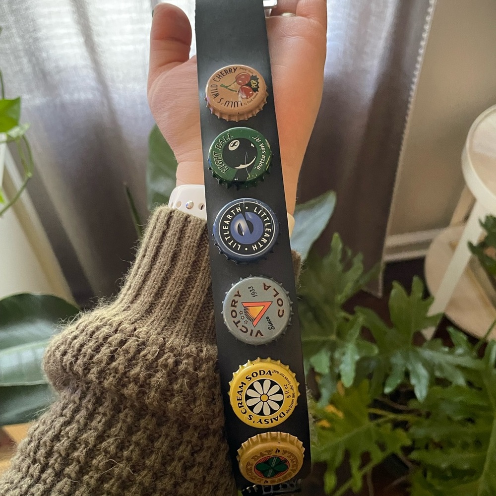 Little Earth Bottle-cap Seatbelt belt